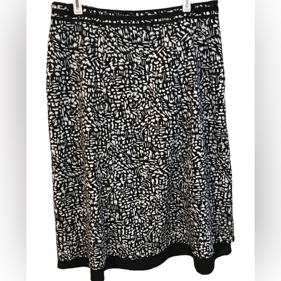 Christopher & Banks Black & White Abstract Print Full Midi Skirt. Sz 10. - Picture 3 of 8